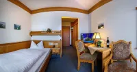Hotel Vier Jahreszeiten Hotels near Berghof