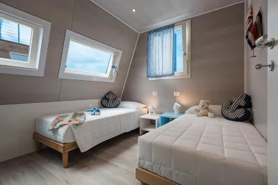 Tranquilla Marina Azzurra Resort Casa galleggiante 2BR 6 posti letto Hotel in zona Ecopiazzola Comune di Sedegliano
