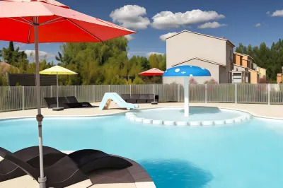 Lagrange Vacances L’Oustau de Sorgue Hotels near CAMPREDON art & image