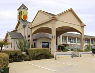Super 8 by Wyndham Fairfield, TX Hotels in Fairfield
