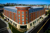 TownePlace Suites Boston Logan Airport/Chelsea Hotel dekat Bandara Internasional Logan