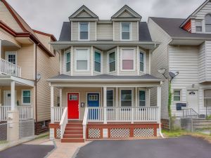 Vibrant East Orange Townhome Near Red Bull Arena!