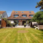 Gorgeous Home for 12 - Walk to Beach - Sea View