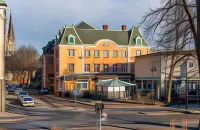 Skara Stadshotell Отели в г. Йётенская коммуна