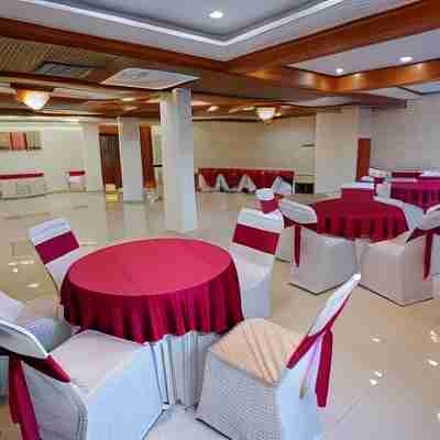 SoonStay Heera Residency Dining/Meeting Rooms