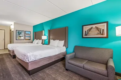 La Quinta Inn & Suites by Wyndham Jamestown Hotels in Jamestown