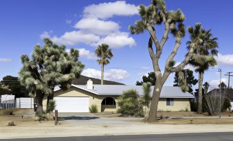 Sky Harbor House - Centrally Located W/Hot Tub 3 Bedroom Home by RedAwning