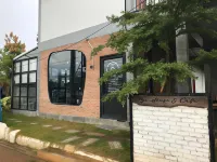 Yoji House and Cafe  호텔