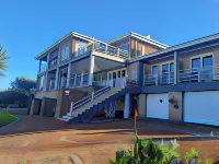 Amzee Bokmakierie Guest House - parking