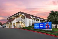 Studio 6 Suites Carpinteria, CA–Santa Barbara-South Hotels near Carpinteria Bluffs Nature Preserve