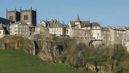 Brit Hotel Essentiel Saint-Flour Отели в г. Мюра