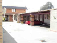 Canberra Lyneham Motor Inn - Motels