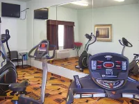 Days Inn & Suites by Wyndham Columbus NE - Gym