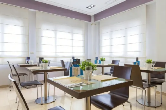 Porcel Torre Garden Отели рядом с достопримечательностью «Парк Эль Параисо»