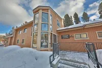 Spacious 3Bed condo 5 min from Winter Park, walk 2 Town & steps from bus stop!