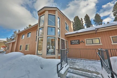 Spacious 3Bed condo 5 min from Winter Park, walk 2 Town & steps from bus stop!