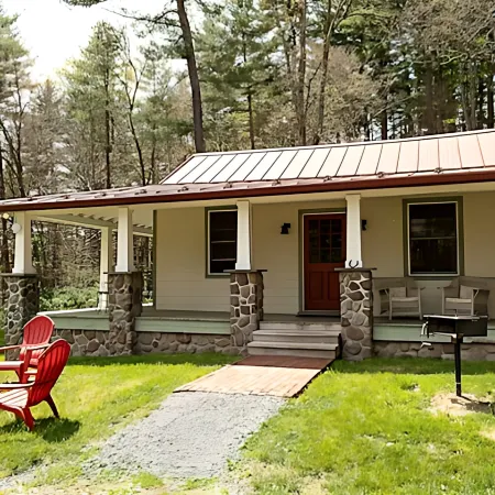 The Lehigh Cottage - Pocono Mountains get-away with gorgeous private waterfall!