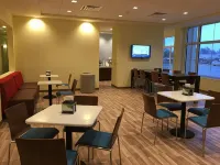 Days Inn & Suites by Wyndham Kearney - Breakfast