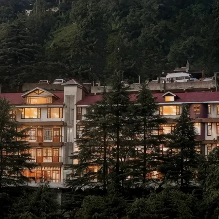Pax Hotel Ark 150 Meters from Mall Road
