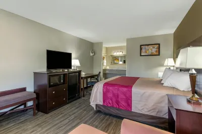 Econo Lodge Hotels near Robert Walter Johnson