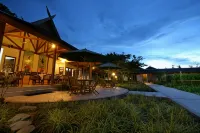 Rungan Sari Meeting Center & Resort - ที่มีสระว่ายน้ำ