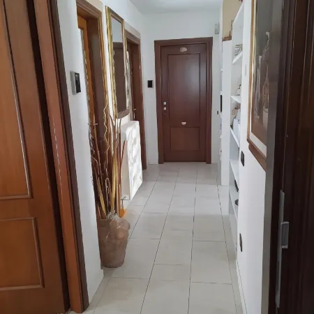 Dueterre Room & Host