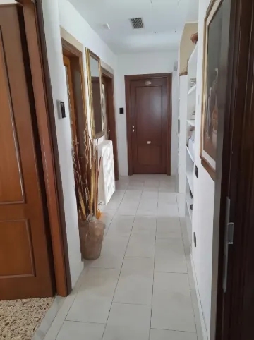 Dueterre Room & Host