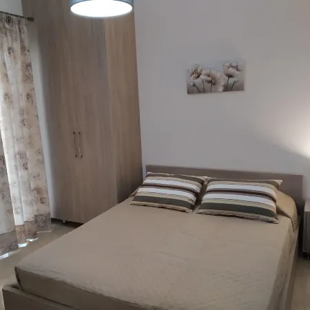 Fotaki's Home - Comfortable Newbuilt 2 Bedroom Home, 20 Meters from the Sea Отели рядом с достопримечательностью «Пляж Кардамена»