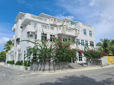 Lagoon Lodge Отели в г. Хитхадхоо