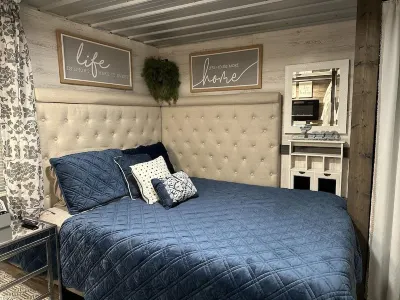 NEW LISTING! Tiny home with Lake views! Perfect for couples and small families!