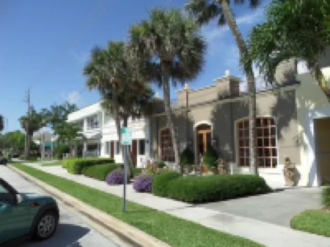 Island Living, Within Walking Distance To Beach Restaurants Shops Parks Marina