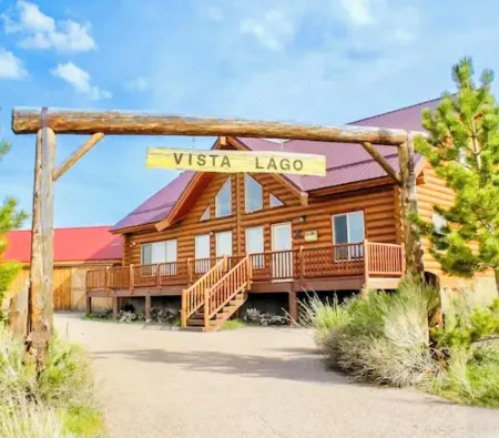 Lake view log cabin , near lake, general store Pet friendly