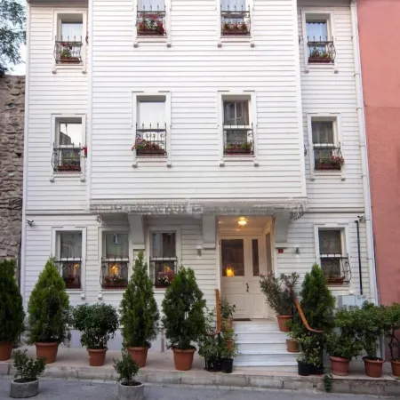 DİLHAYAT KALFA HOTEL