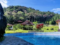 Mercedes Lodge - Pools