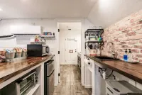 Beach, dining nearby, close to airports. Book now!