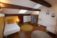 "StellaHome - l'Enclos" Quiet Village House. Near port and beach. GARAGE