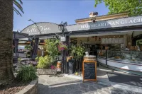 Hotel Restaurant Bellevue Hotels in Bormes-les-Mimosas