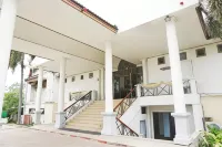 โคราช คันทรี คลับ กอล์ฟ แอนด์ รีสอร์ท - ที่มีที่จอดรถ
