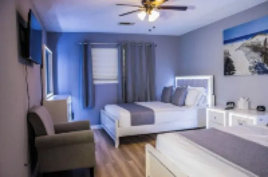 Galveston beach house - 1 block from the beach