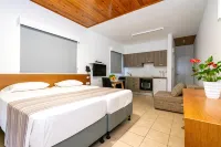 Helios Bay Hotel and Suites فنادق في بافوس
