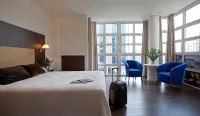 Hotel Madrid Torrejon Plaza - Parkplatz