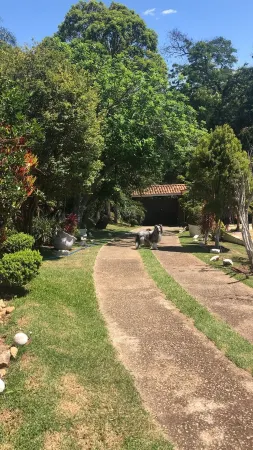 Beautiful Farm in Atibaia in a closed condominium with ample security Отели рядом с достопримечательностью «Ghost Hotel Paintball e Airsoft Atibaia»