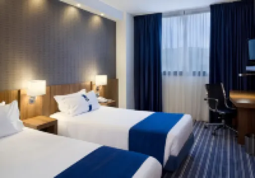 Holiday Inn Express 阿爾赫西拉斯 酒店