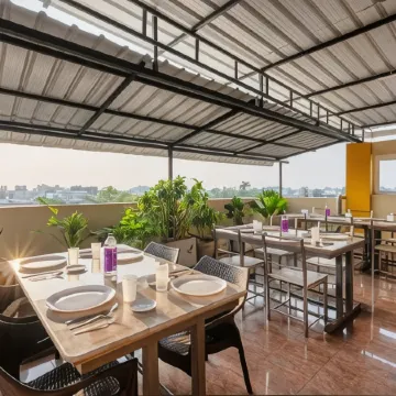 Treebo Grace Inn, 3 Min Walk from Promenade Beach