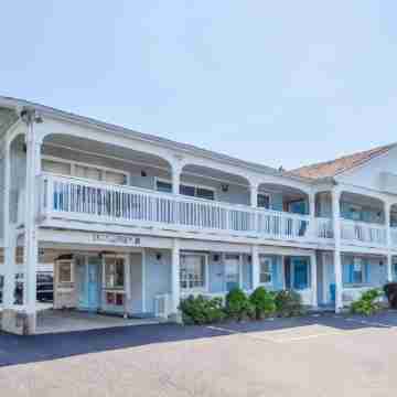 Travelodge by Wyndham Cape Cod Area Hotel Exterior