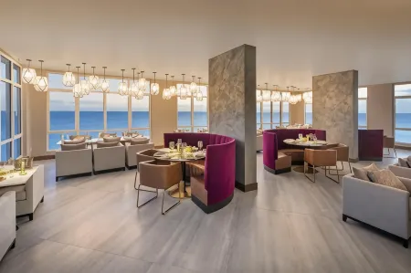 O2 Beach Club & Spa All Inclusive by Ocean Hotels Отели рядом с достопримечательностью «Довер Бич»