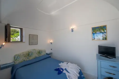 Ancient villa with fantastic sea view and swimming pool just a few minutes from Positano