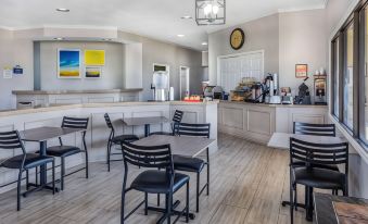 Days Inn & Suites by Wyndham Huntsville