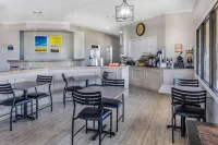 Days Inn & Suites by Wyndham Huntsville Hotel a Huntsville