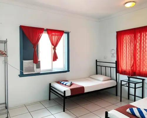 كارافيلا باكباكرز Hotels near منتزه كيرنز